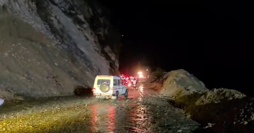 दुईतर्फी नै खुल्यो मुग्लिन-नारायणगढ सडक