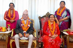 राष्ट्रपति पौडेल र प्रथम महिला सबिताद्वारा छठी माताको पूजा