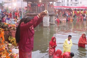 उदाउँदो सूर्यलाई अर्घ्य दिएर छठ पर्वको समापन