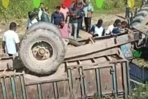 कैलालीमा मलामी बोकेको ट्याक्टर दुर्घटना, ३ जनाको मृत्यु