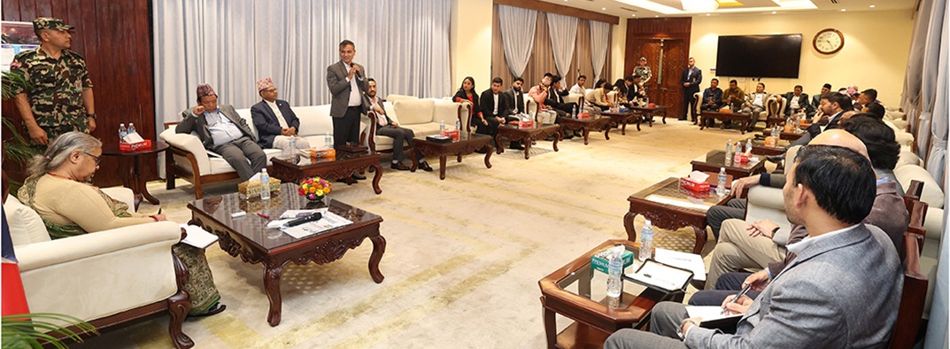 जेन–जी  र दल पहिलोपटक संवादमा