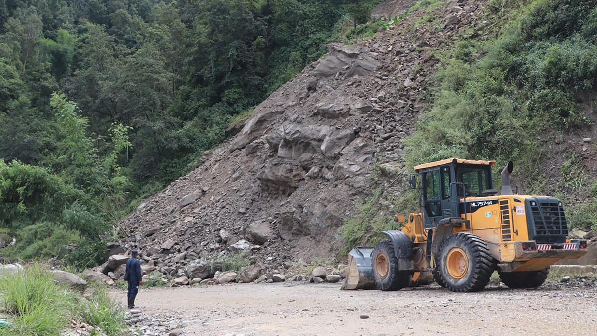 बाढीपहिरोबाट क्षतिग्रस्त सडक पुनर्निर्माण गर्न झण्डै साढे १२ अर्ब लाग्ने अनुमान