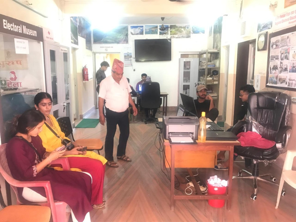 मतदाता नामावली दर्ता गर्न युवाको घुइँचो