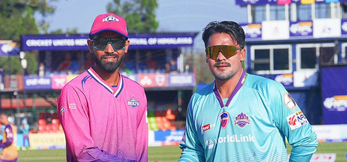 काठमाडौं गोर्खाजले टस जितेर फिल्डिङ गर्दै