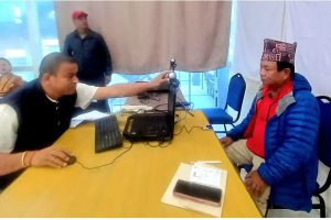 शिक्षामन्त्री महावीर पुनले पहिलो पटक दर्ता गरे मतदाता नामावलीमा आफ्नो नाम