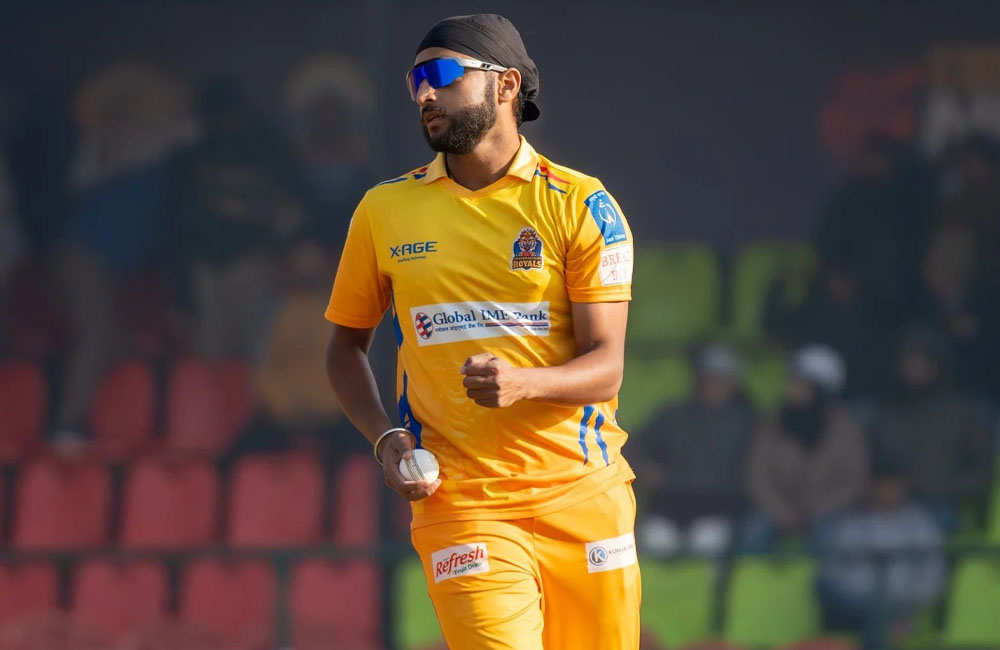 हर्मित सिंह सुदूरपश्चिम रोयल्समा अनुबन्ध