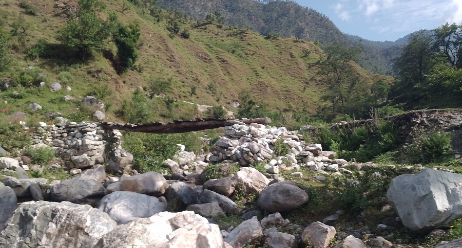 खहरे खोला तर्न अझै काठेपुलकै भर