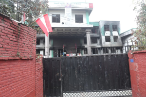 युवा कार्यकर्ताले कांग्रेस केन्द्रीय कार्यालयमा लगाए ताला