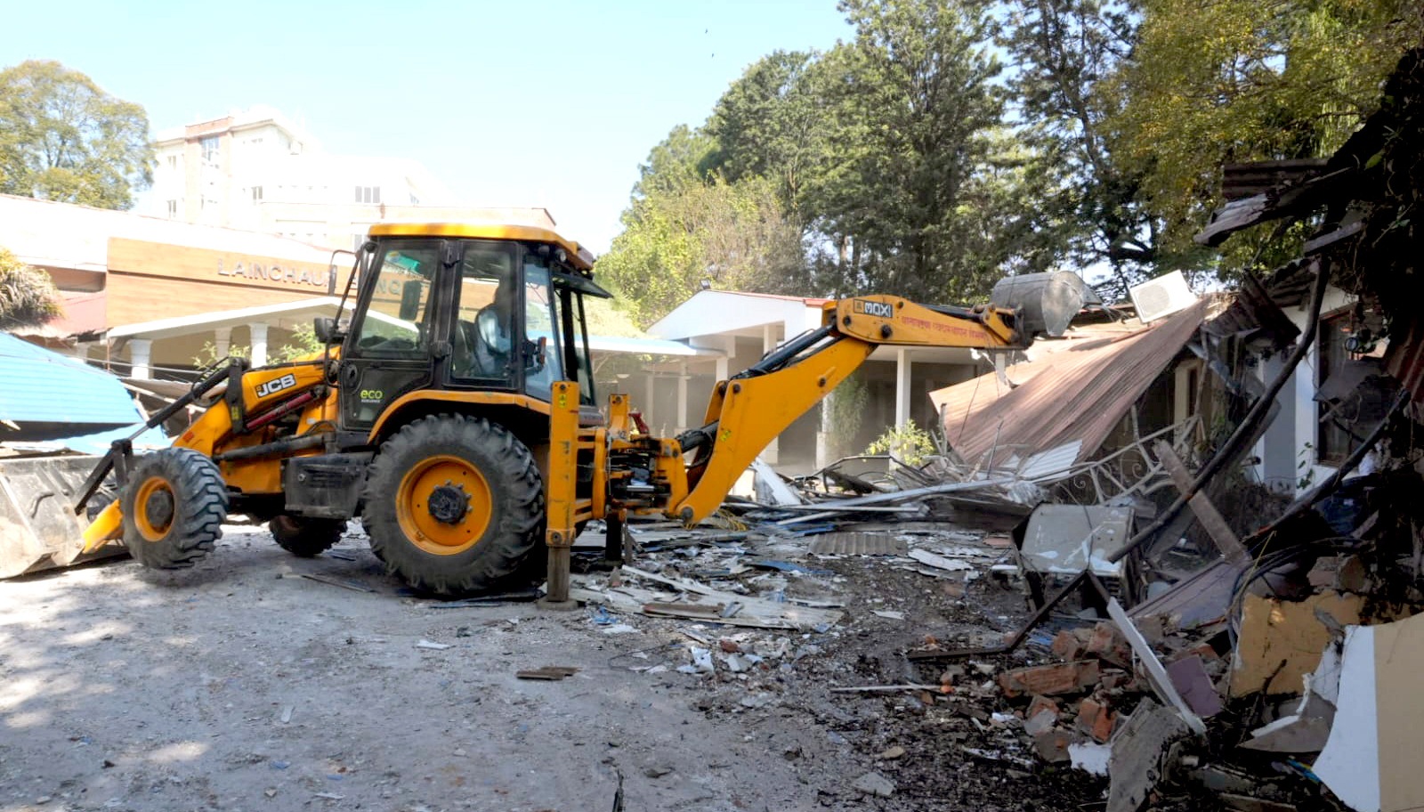 पूर्वमन्त्री खड्काको पार्टी प्यालेस र रेस्टुराँमा महानगरको डोजर