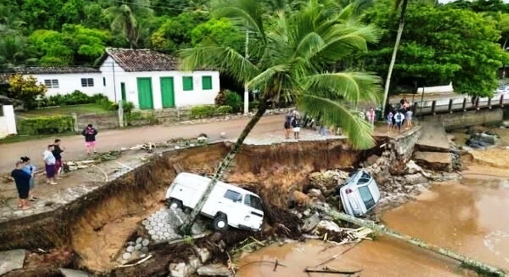 इन्डोनेसियामा बाढी र पहिरोका कारण मृत्यु हुनेको सङ्ख्या १६४ पुग्यो