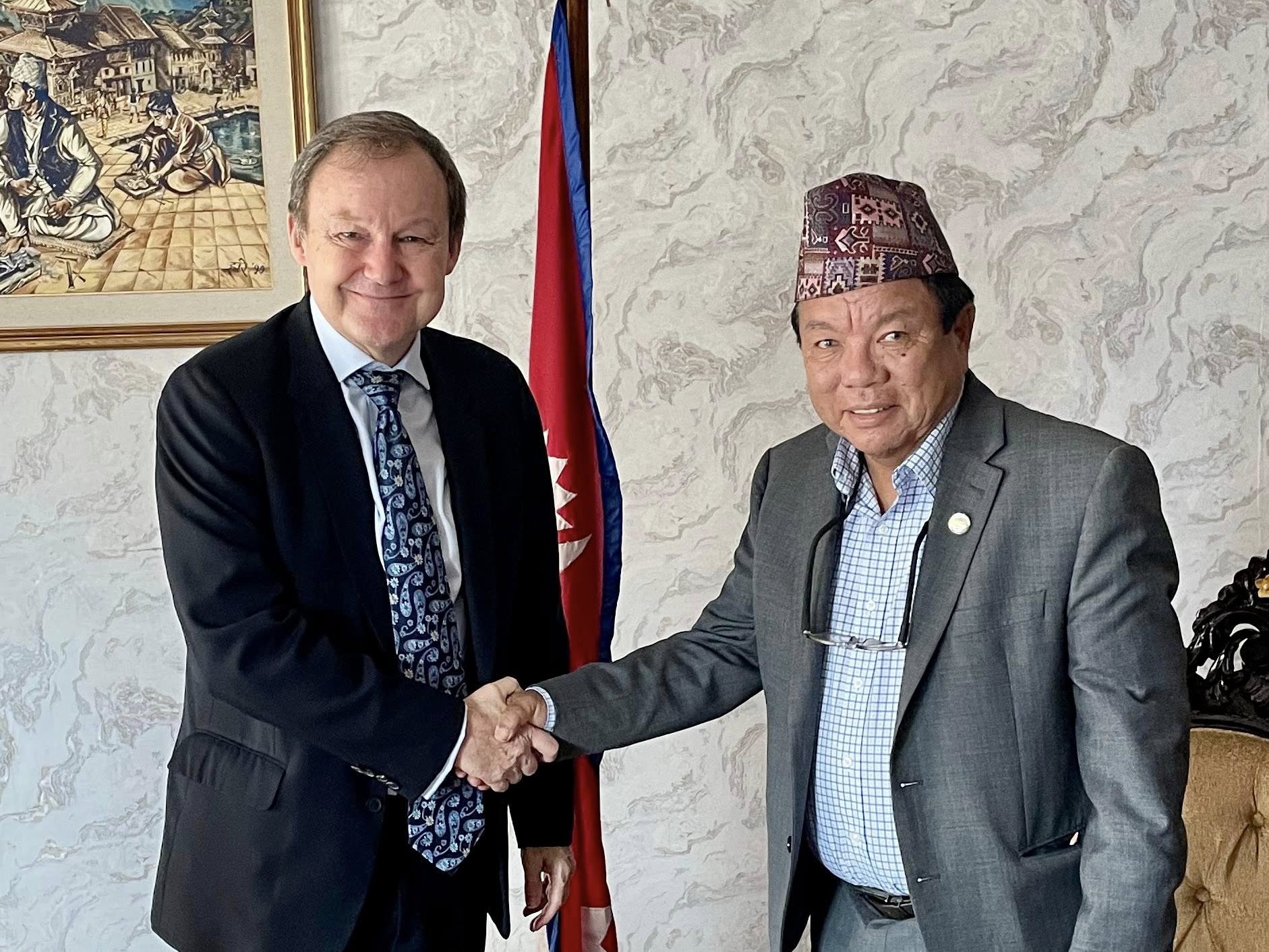 शिक्षा मन्त्री पुन र बेलायती राजदूतबिच भेटवार्ता