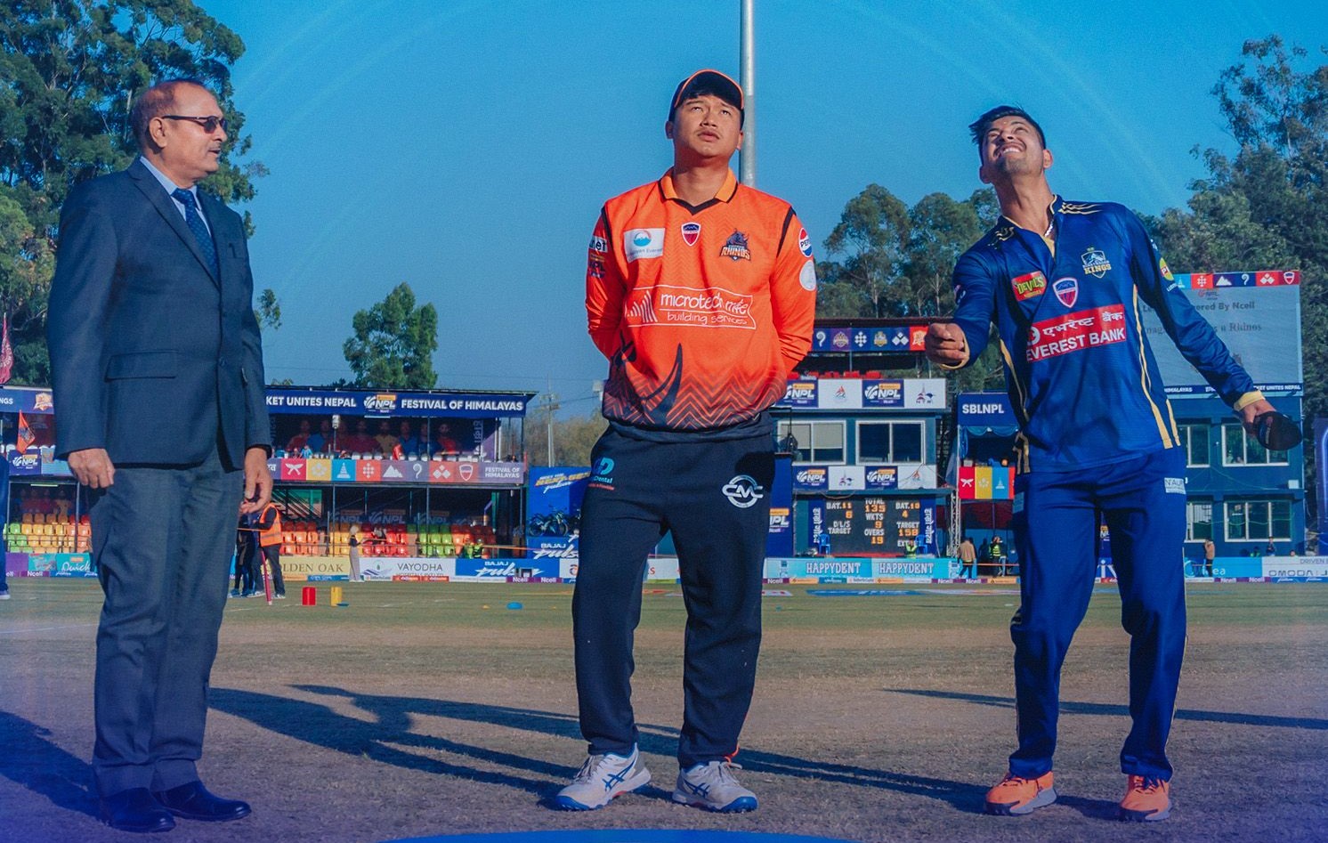 चितवनले विराटनगरविरुद्ध ब्याटिङ गर्दै