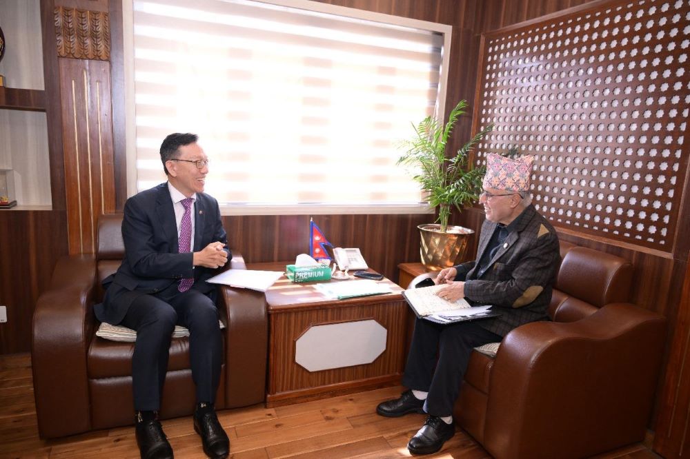 अर्थमन्त्री खनाल र नेपालका लागि कोरियाका राजदूतबीच शिष्टाचार भेटघाट