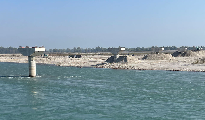 कर्णाली नदीको सनकट्टीघाटमा पुल निर्माण ६६ प्रतिशत पूरा, वर्षायामअघि नै सम्पन्न गर्ने लक्ष्य