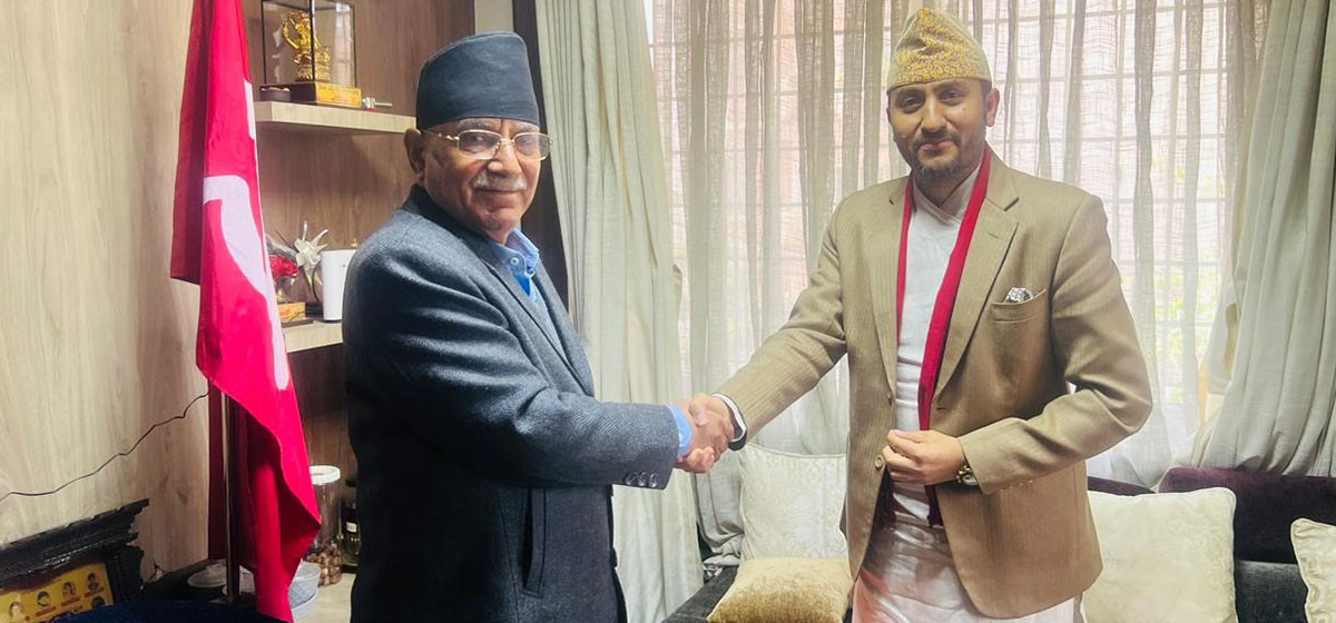 प्रचण्ड र मन्त्री खरेलबिच भेटवार्ता
