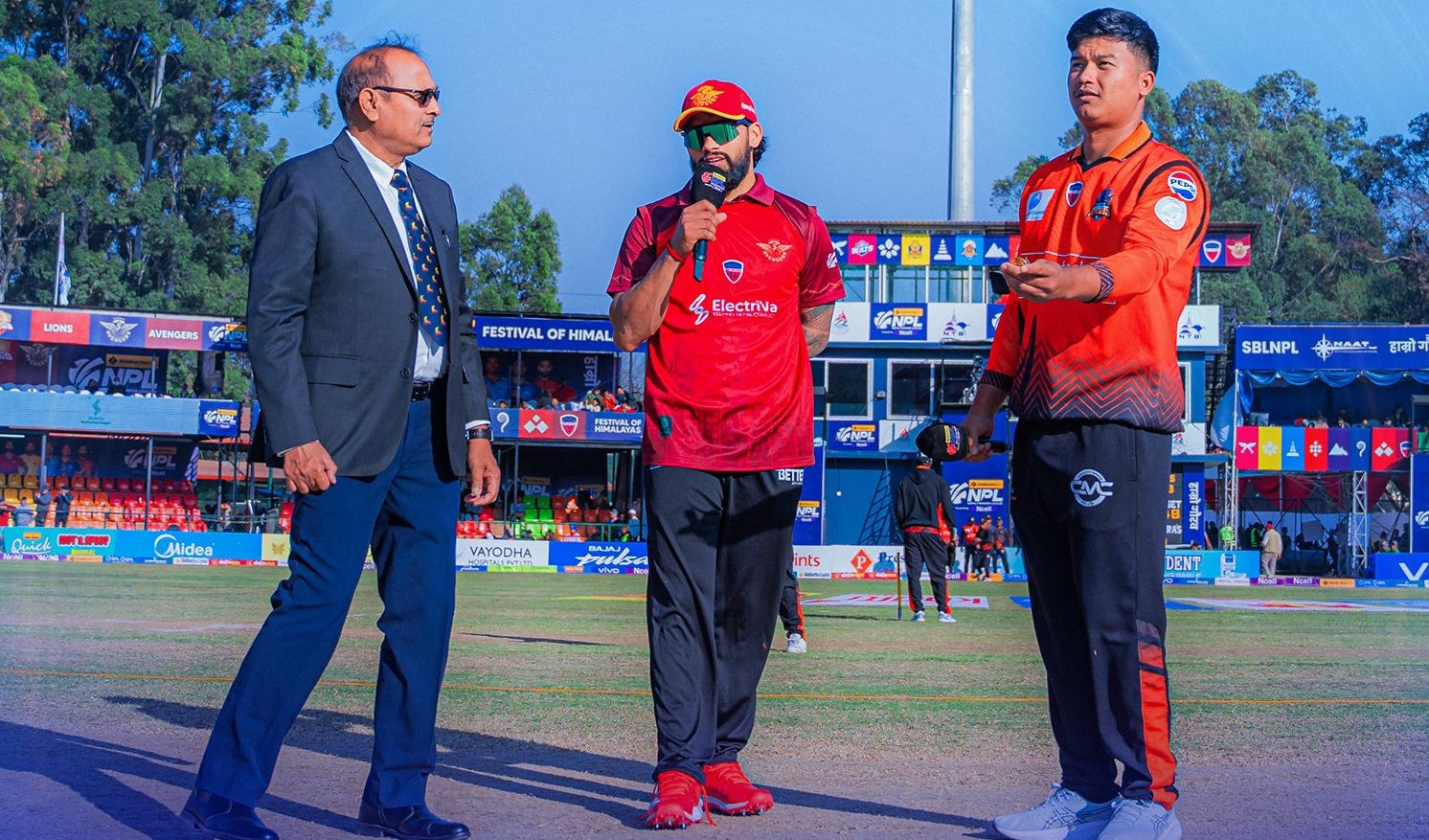 चितवनले टस जितेर पहिले ब्याटिङ गर्दै