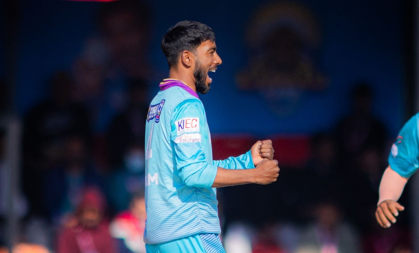 शाहब आलमले एनपिएलकै पहिलो ह्याट्रिक गरेसँगै काठमान्डु प्लेअफमा