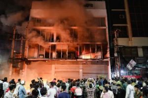 बङ्गलादेशको अखबार भवनमा आगजनी, २५ जना पत्रकारको उद्धार