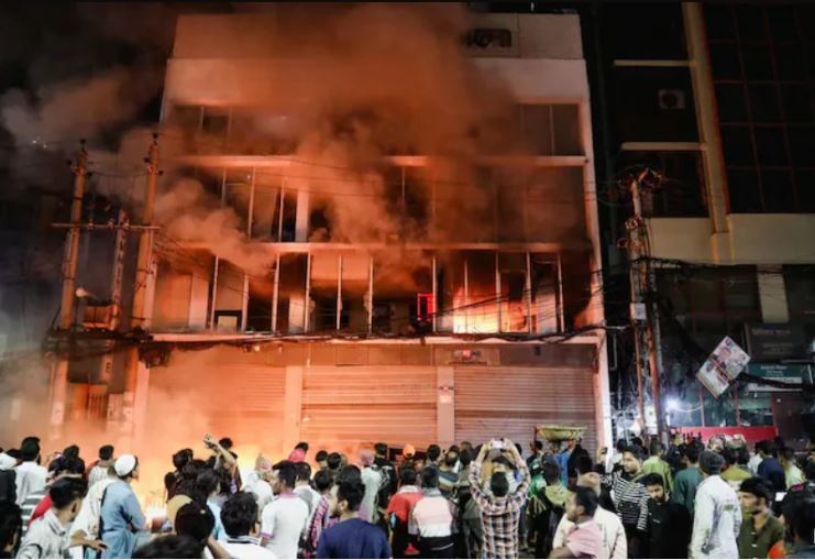 बङ्गलादेशको अखबार भवनमा आगजनी, २५ जना पत्रकारको उद्धार