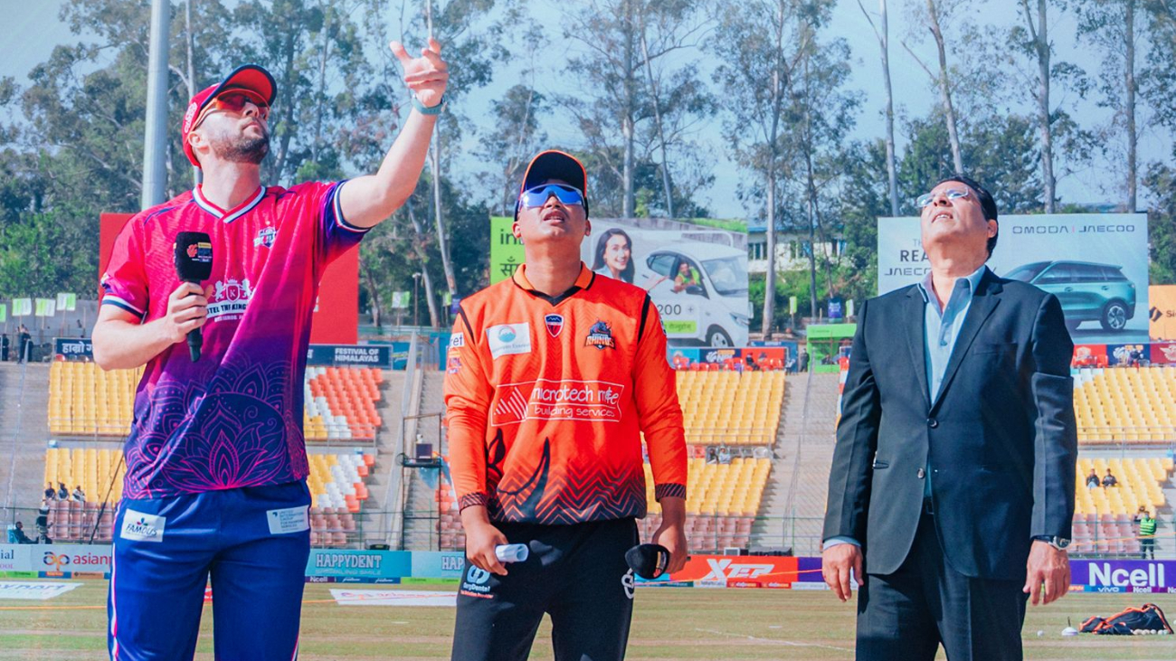 एनपीएल क्रिकेट : जनकपुरविरुद्ध पहिले ब्याटिङ गर्दै चितवन