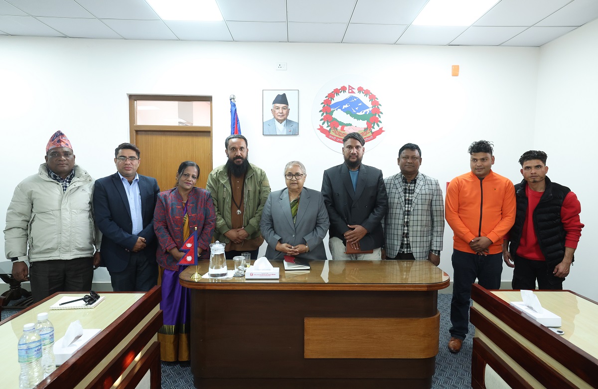 खगेन्द्र सुनारले भेटे प्रधानमन्त्रीलाई