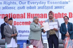 निष्पक्ष निर्वाचनको माग गर्दै गैरसरकारी संस्था महासंघले प्रधानमन्‍त्री कार्कीलाई बुझायो पत्र