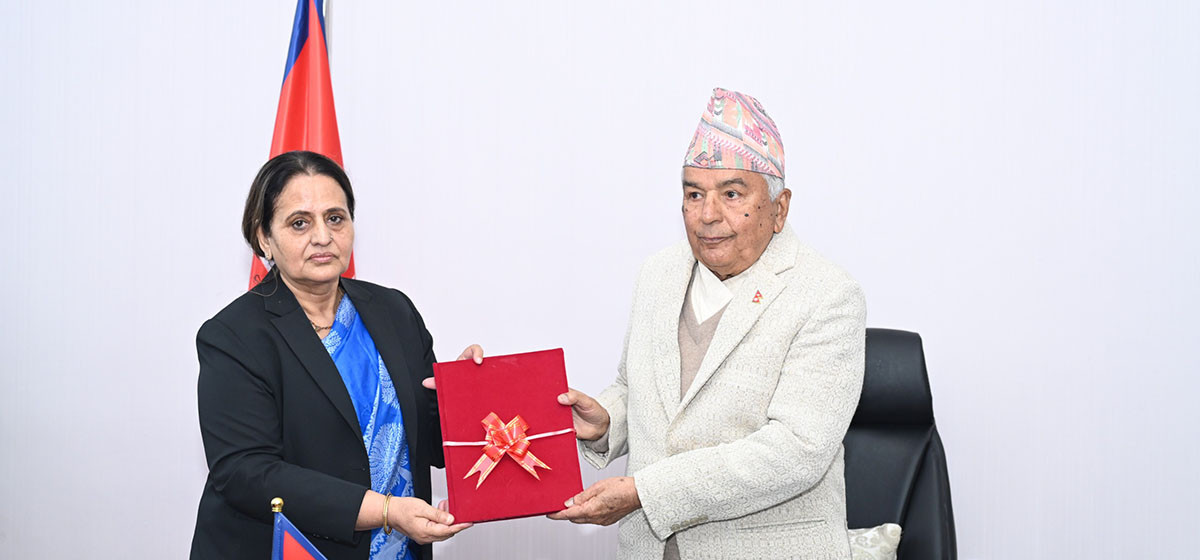 राष्ट्रपतिसमक्ष महान्यायाधिवक्ता कार्यालयको वार्षिक प्रतिवेदन पेस