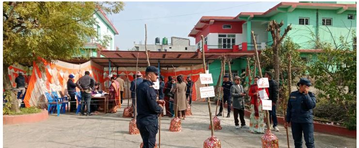 सुदूरपश्चिम प्रदेशमा २०४ मत खस्यो, मतदान जारी