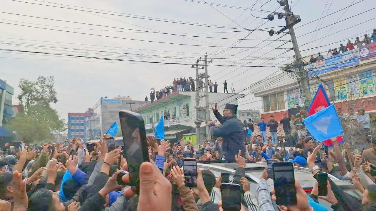 धनगढीमा बालेनको क्रेज: समर्थकको थेगिनसक्नु भीडका कारण कार्यालय छिर्नै सकेनन्, सिधै कञ्चनपुर प्रस्थान
