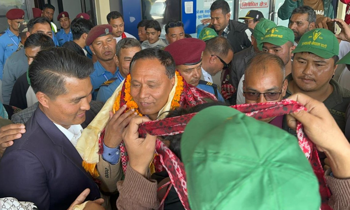 आमसभालाई सम्बोधन गर्न उज्यालो नेपाल पार्टीका अध्यक्ष घिसिङ धनगढीमा