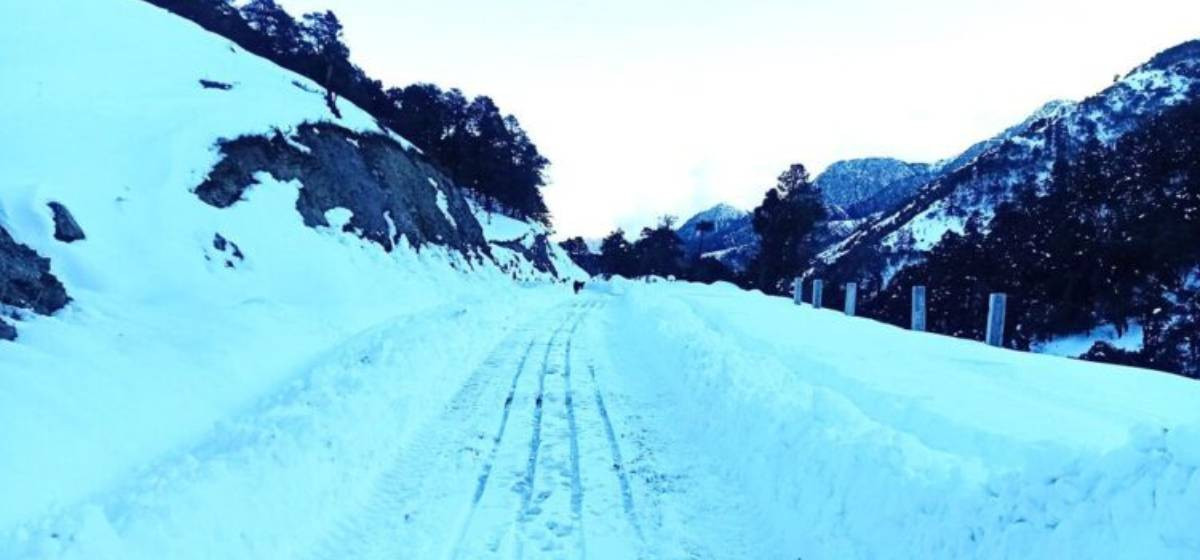 हुम्लामा हिउँ पन्छाएर सडक सञ्चालनको प्रयास