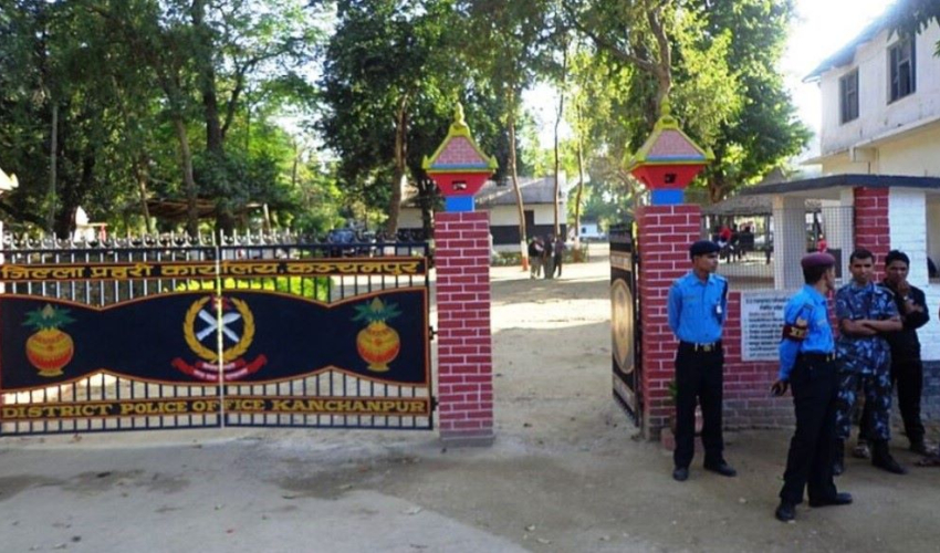 कञ्चनपुरबाट भन्सार छलि गरिएकाे स्कुटरसहित साढे ३ लाख बराबरका सामान बरामद