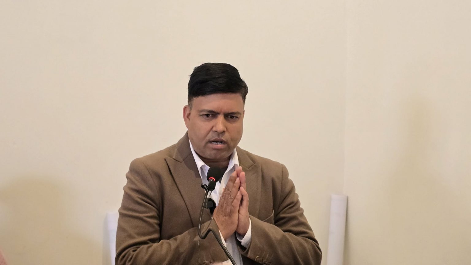 कैलाली–५ का एमाले उम्मेदवार यज्ञराज ढुङ्गानाले सार्वजनिक गरे प्रतिबद्धता