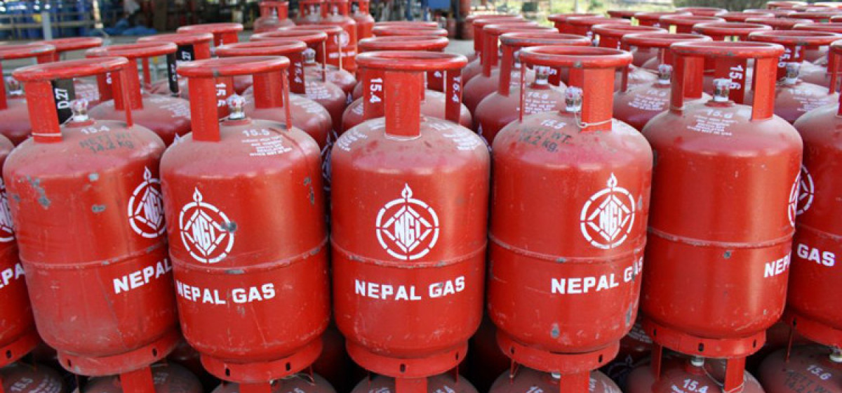 ग्यास अभाव बढ्नथालेपछि आधा सिलिन्डर मात्रै बिक्री गर्ने सरकारको तयारी