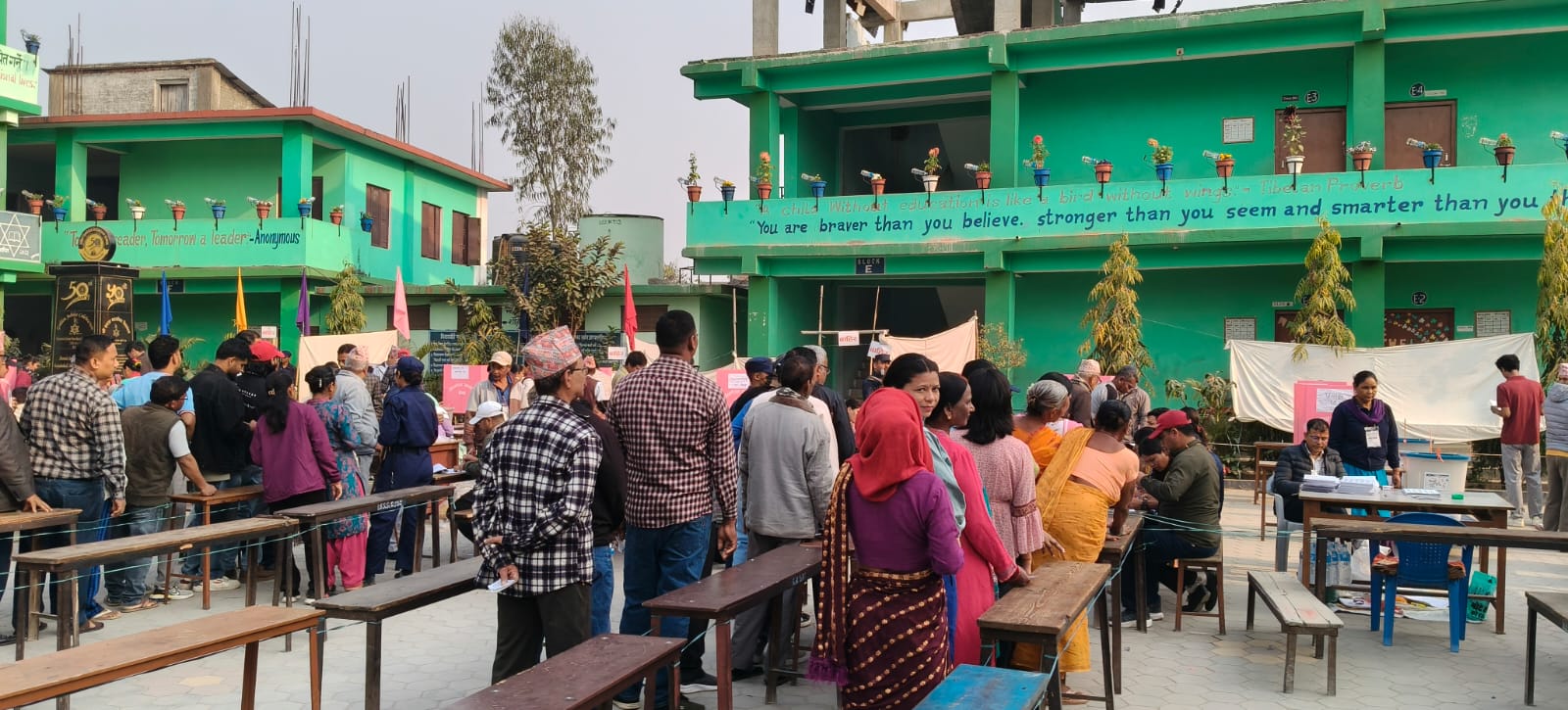 छिटपुट घटनाबाहेक देशभर शान्तिपूर्ण मतदान चल्दै