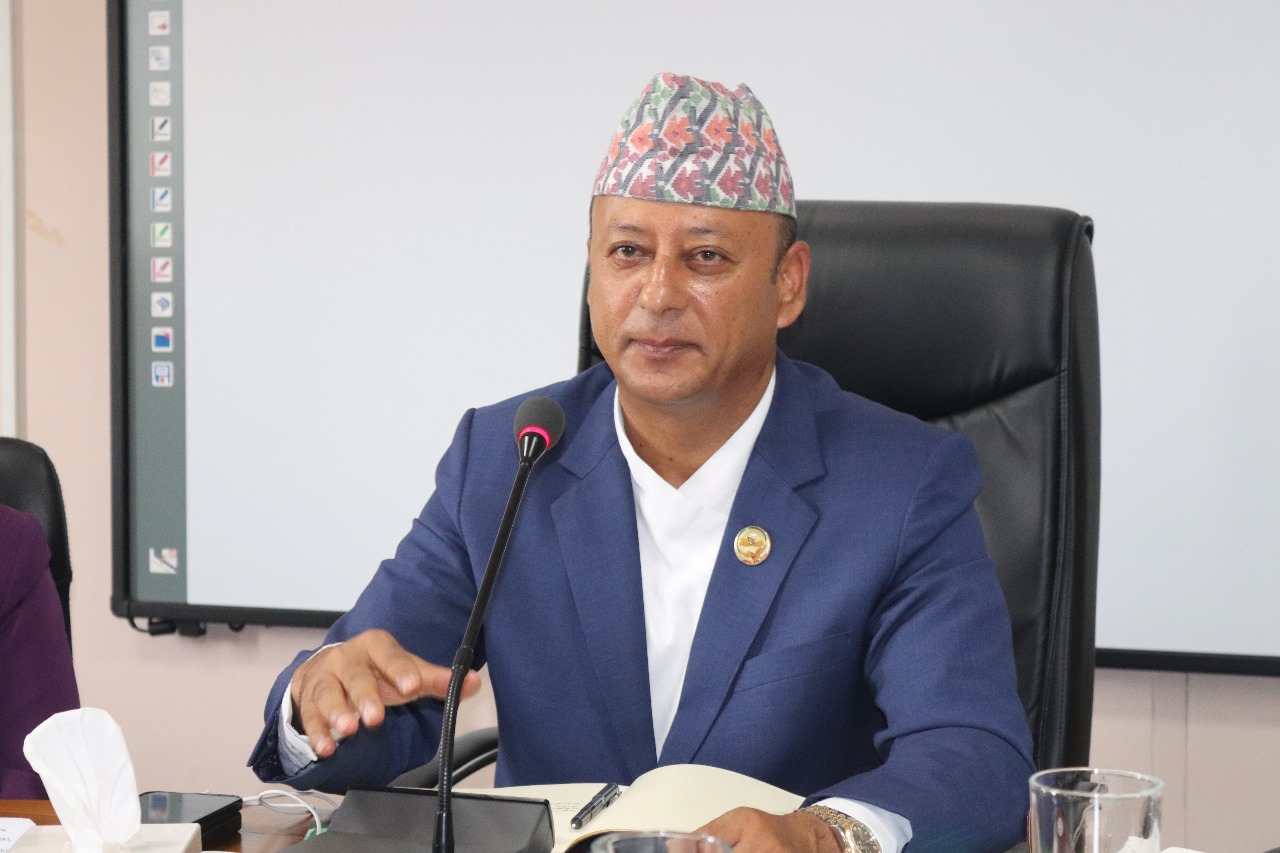 म्याद थपका लागि पूर्वमन्त्री खड्का अदालतमा पेस