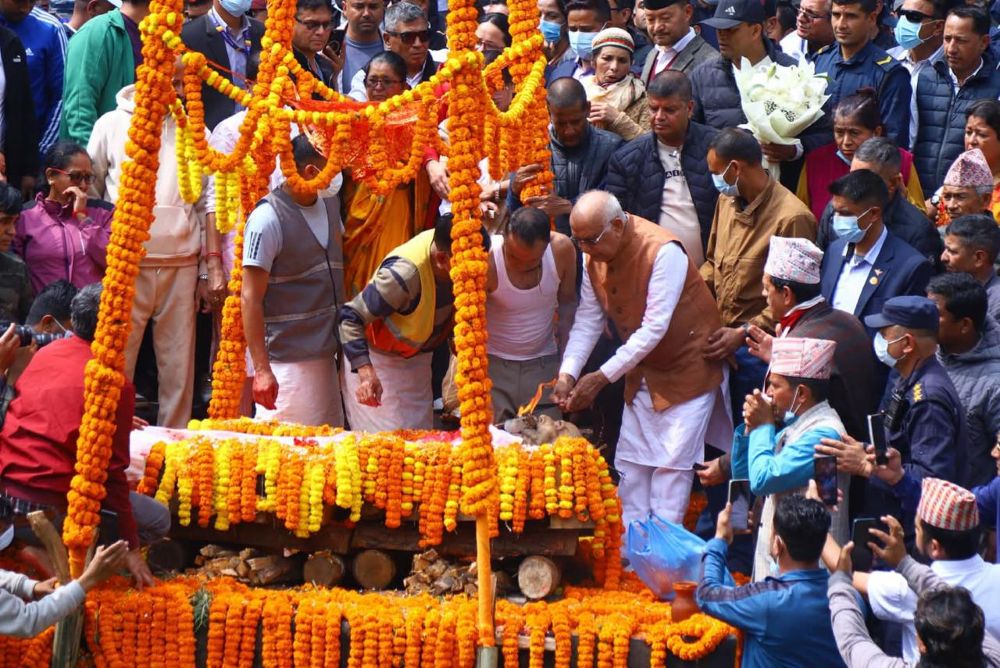 एमाले अध्यक्ष ओलीका बुवा मोहनप्रसादको पशुपतिमा अन्त्येष्टि