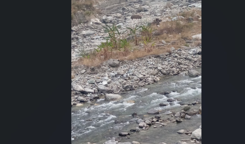 बुढीगङ्गा बाढीपछि ओलेना बस्ती उजाडिँदै, १३ परिवार विस्थापनको जोखिममा