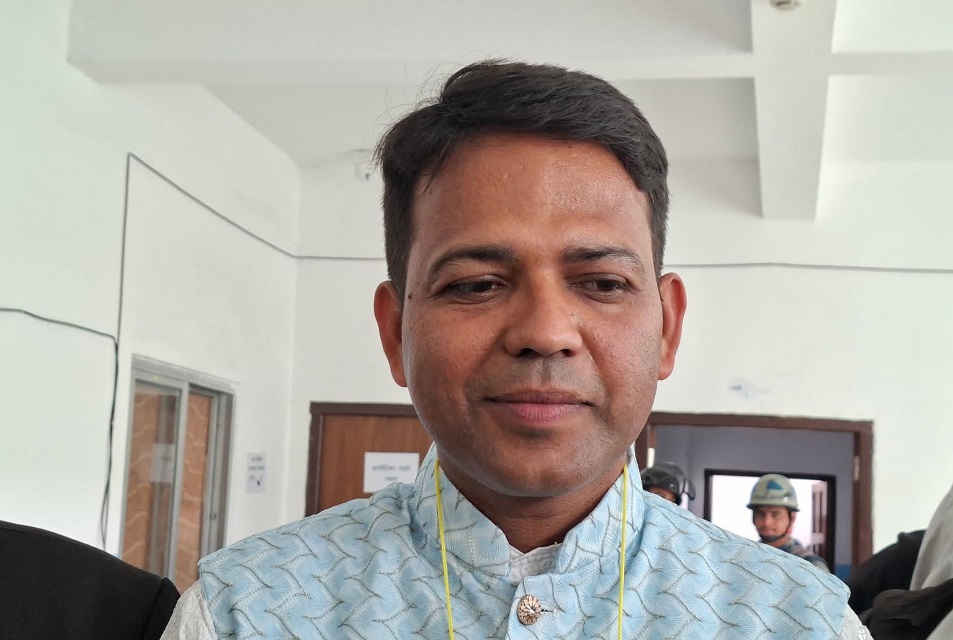 शंकर पोखरेललाई हराउँदै रास्वपाका विपिन आचार्य विजयी