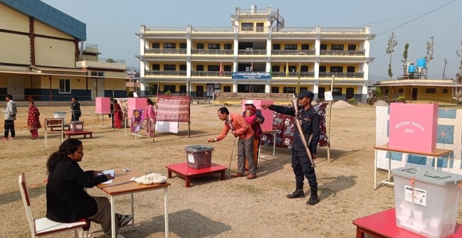 दोलखामा मतदान केन्द्रमा तनाव, प्रहरीद्वारा हवाई फायर