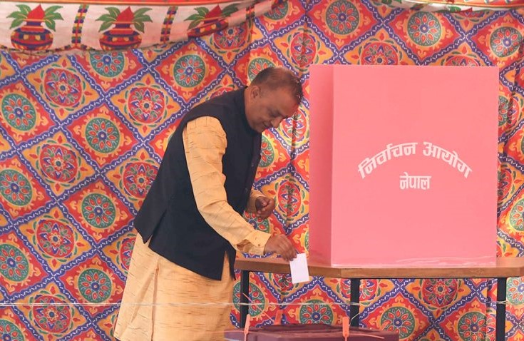 काँग्रेस सभापति थापाले गरे मतदान