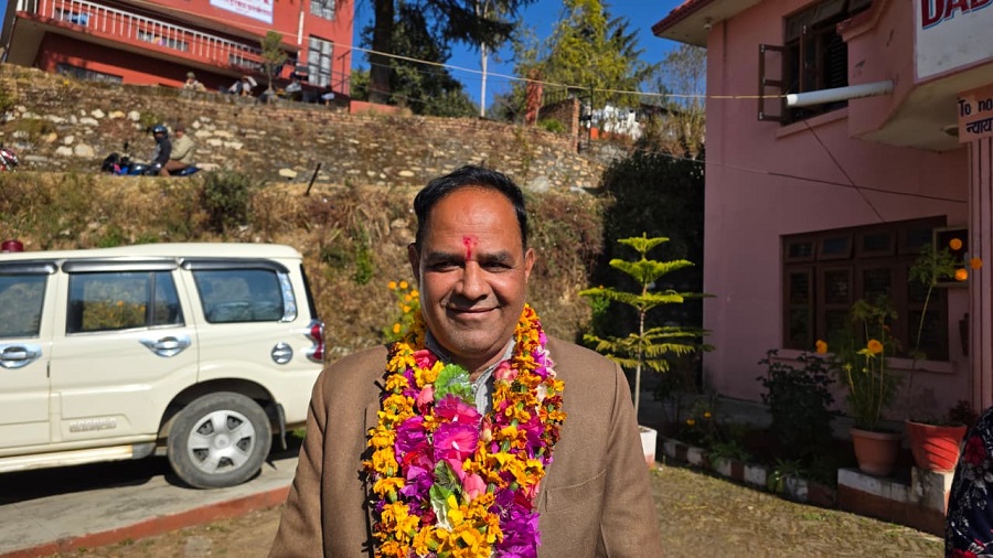 डडेल्धुरामा रास्वपाका डा. जोशी चार हजार मतले अगाडि