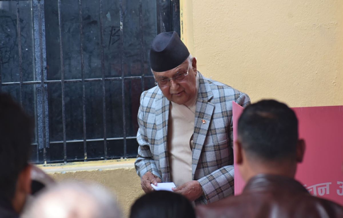 केपी ओलीले गरे मतदान