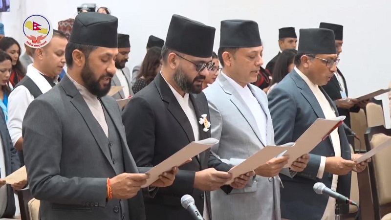 नवनिर्वाचित सांसदहरूले शपथ लिए