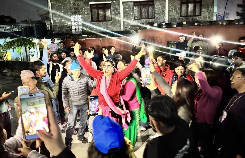 २१ निर्वाचन क्षेत्रको नतिजा सार्वजनिक : रास्वपा १४, कांग्रेस ४, नेकपा २ र एमाले १ ठाउँमा विजयी