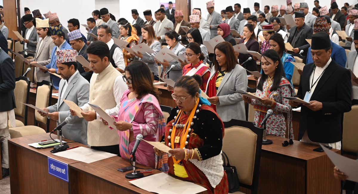 ४७ सांसदले लिए मातृभाषामा संसदको शपथ