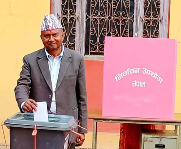 एमाले महासचिव पोखरेलले गरे मतदान