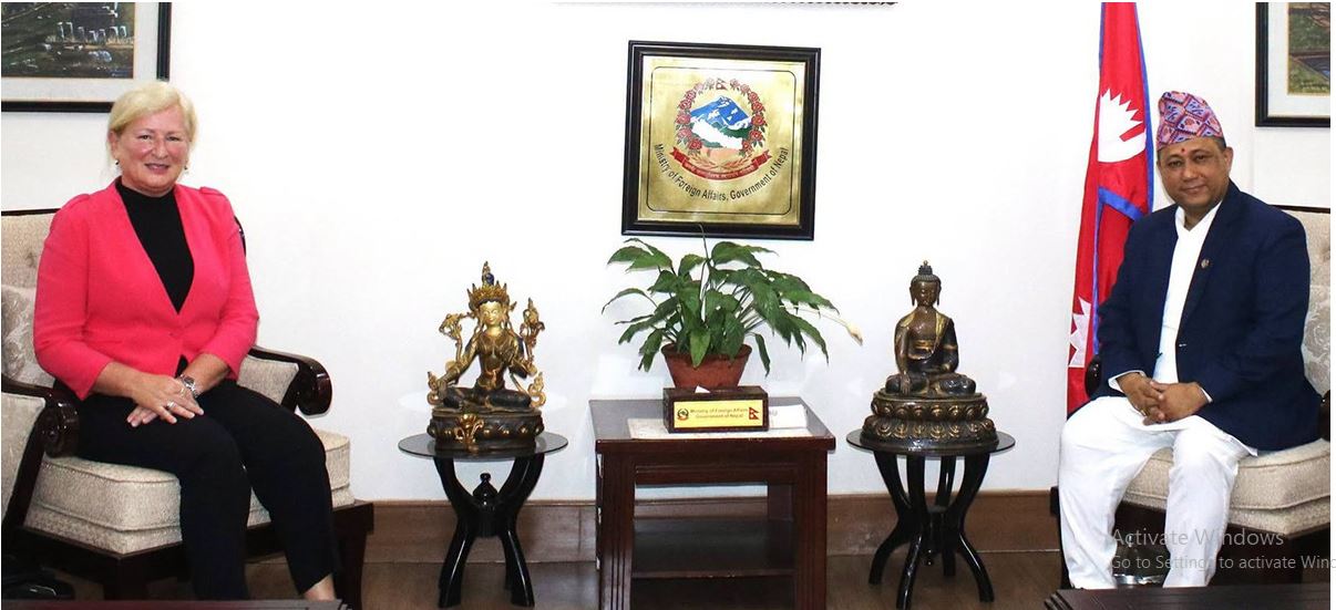परराष्ट्र मन्त्री खनाल र फ्रान्सेली राजदूत कोर्तेवालबीच भेटवार्ता