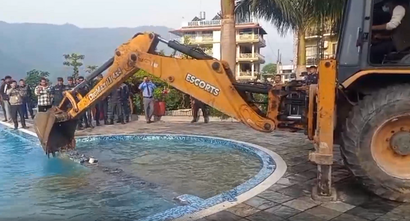 फेवाताल किनाराका संरचना हटाउन शुरू