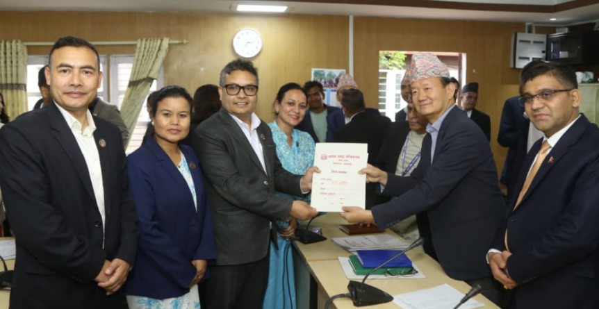 संसदीय समितिको सभापतिमा रास्वपाका सांसदहरुले गराए मनोनयन दर्ता